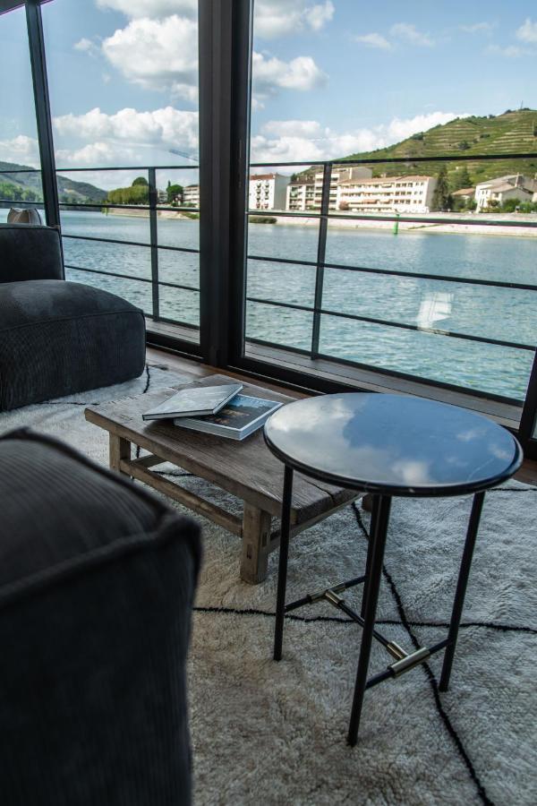 La Peniche - Bed And Bicycle - Tournon Hotel Bagian luar foto