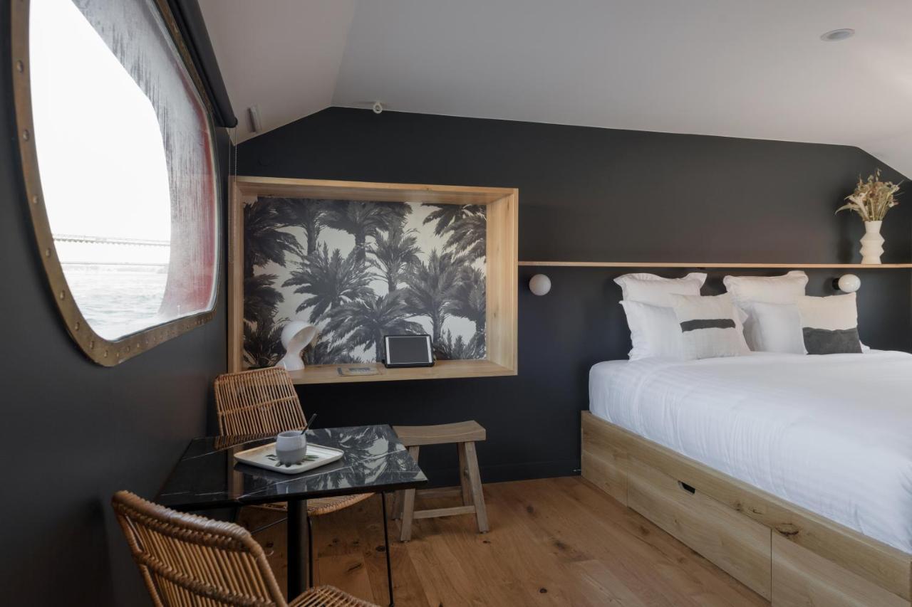La Peniche - Bed And Bicycle - Tournon Hotel Bagian luar foto