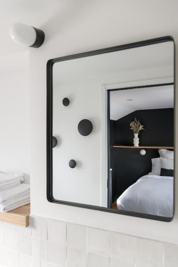 La Peniche - Bed And Bicycle - Tournon Hotel Bagian luar foto