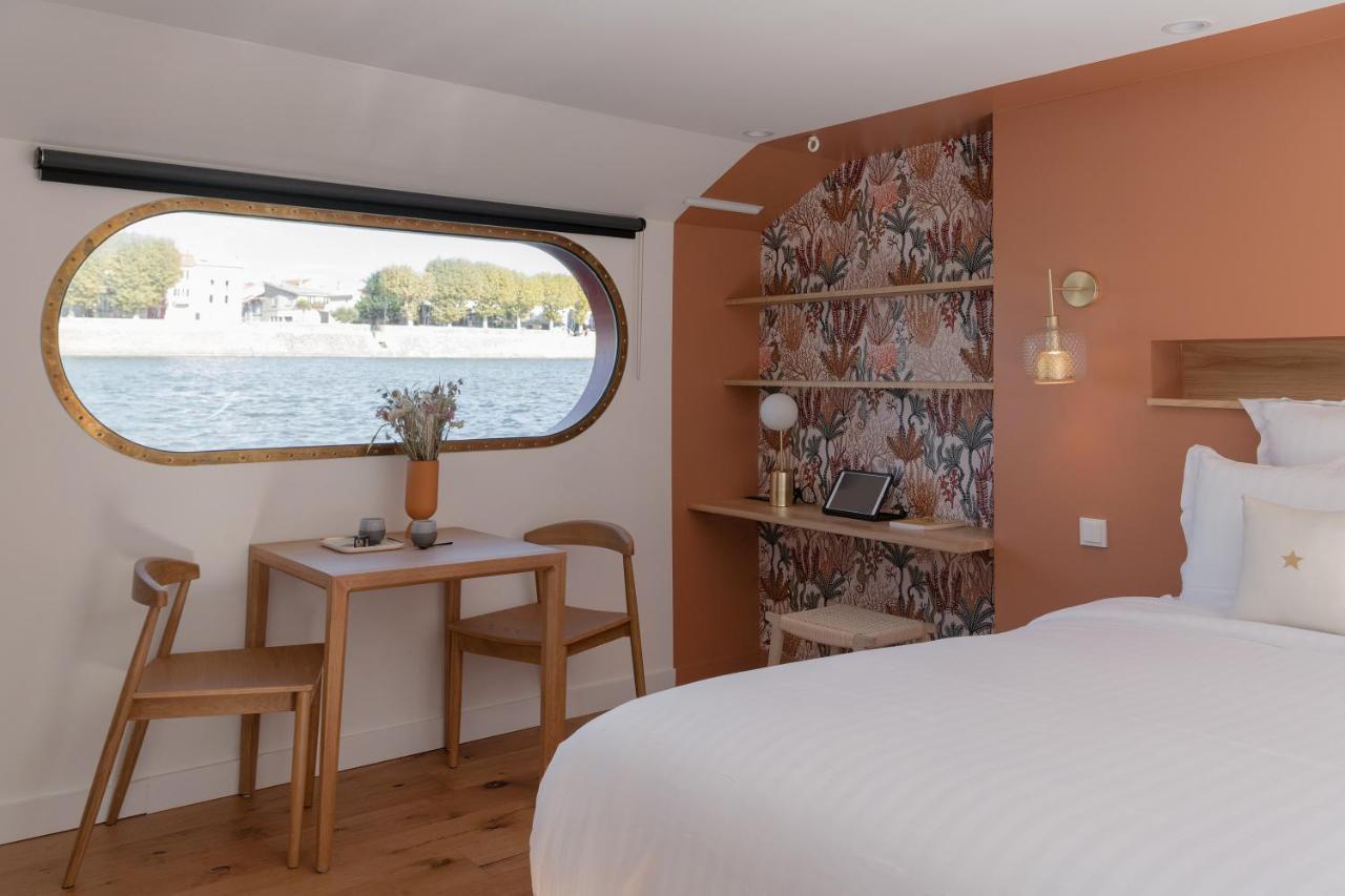 La Peniche - Bed And Bicycle - Tournon Hotel Bagian luar foto