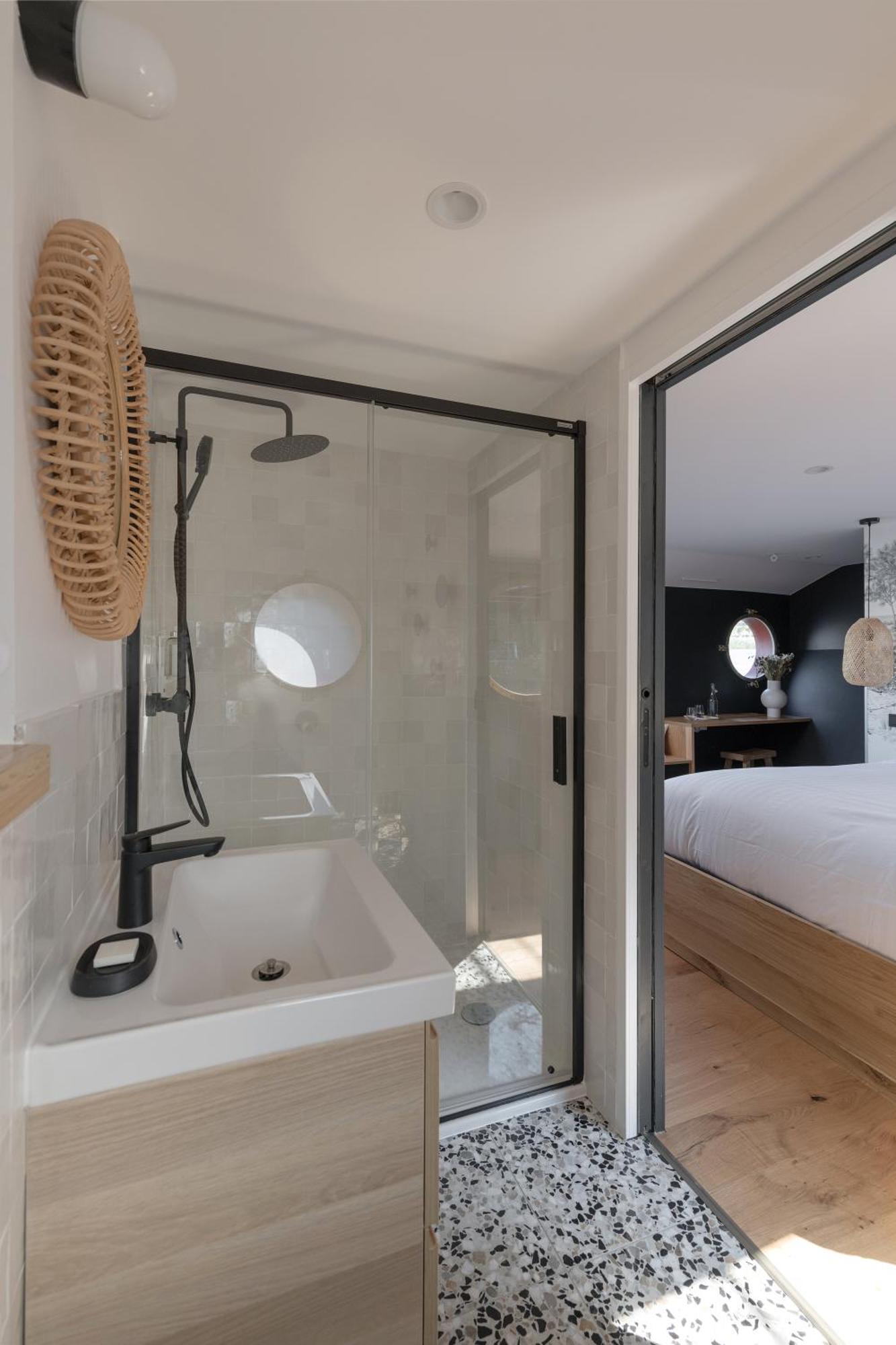 La Peniche - Bed And Bicycle - Tournon Hotel Bagian luar foto